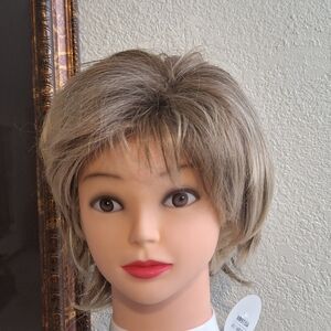 Women Hair Short Layered Wig in Ash Blonde